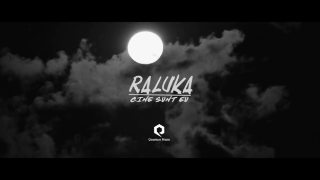 Raluka - Cine sunt eu (перевод)